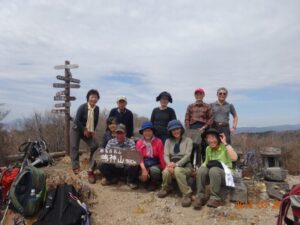 2/6 【３６０度のパノラマ広がる鳴神山頂】